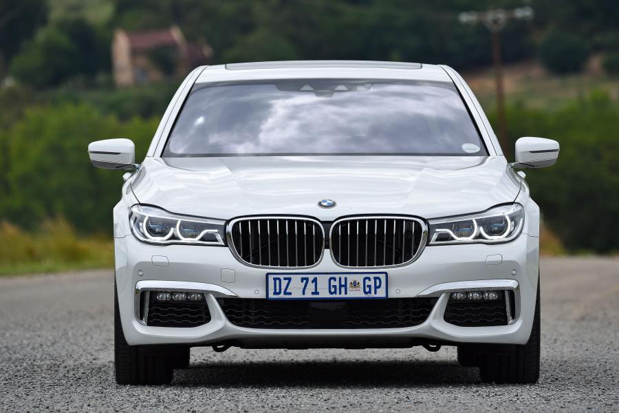  BMW 740i M Sport 2016 года  (ZA) (фото 7 из 13)